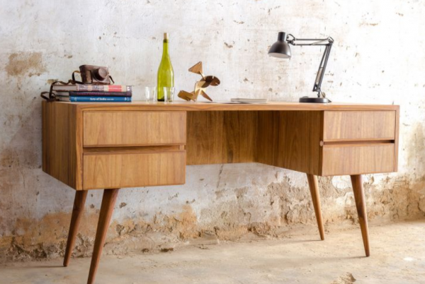 Meja Belajar dengan Nuansa Vintage